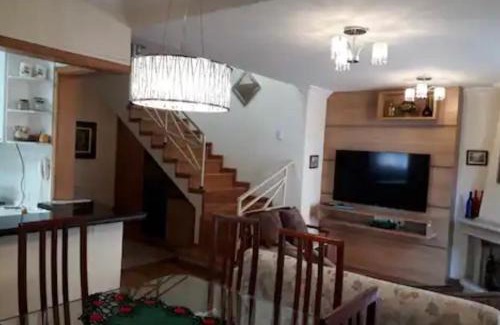 Vila Iara Apartamento | Apto aconchegante em Capivari com lareira e sacada