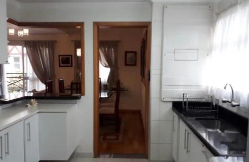 Vila Iara Apartamento | Apto aconchegante em Capivari com lareira e sacada