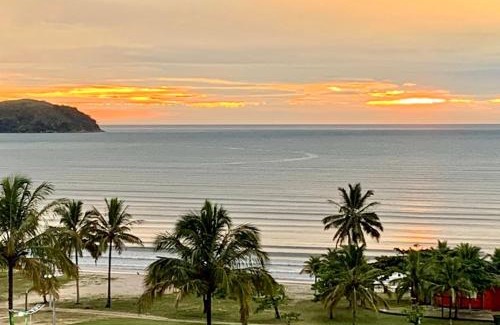 Caraguatatuba Apartamento | Apto beira mar pé na areia