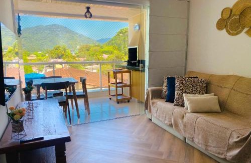 Praia da Enseada Apartamento | Apto com ar-cond e piscina a 100 m praia da Enseada
