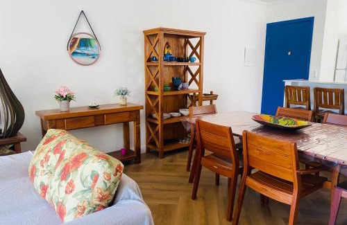 Praia da Enseada Apartamento | Apto com ar-cond e piscina a 100 m praia da Enseada