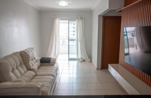 Guilhermina Apartamento | Apto com churrasqueira e wi-fi a 650m da praia