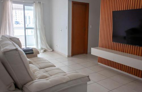 Guilhermina Apartamento | Apto com churrasqueira e wi-fi a 650m da praia