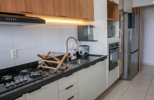 Guilhermina Apartamento | Apto com churrasqueira e wi-fi a 650m da praia