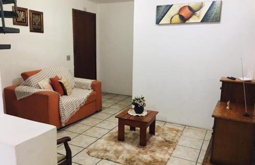 Vila Iara Apartamento | Apto Duplex confortável a apenas 2 km do Capivari