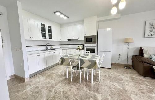 Almerimar Apartamento | Apto luminoso con vistas al golf y playa, con parking, piscina
