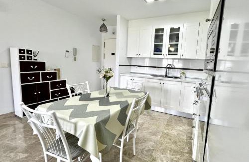 Almerimar Apartamento | Apto luminoso con vistas al golf y playa, con parking, piscina