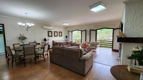 Capivari Apartamento | Apto no centro turístico Capivari (150m do Baden)
