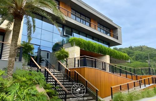 Torres Apartamento | Apto Premium em Torres - Apenas 150mts do mar - Piscina - Ar condicionado sala e quartos - Tv Smart - Wifi - Varanda com churrasqueira - Pátio privativo - Garagem fechada - Aceita pet