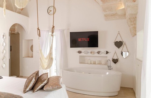 Savelletri Cama Y Desayuno | Apulia Charming Suites - Suite Corallo con vista mare e hot Jacuzzi