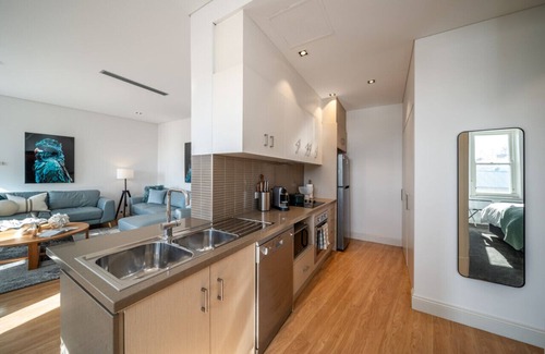 Henley Beach Apartamento | Aqua by the Sea - 1BR, Beachfront, Pool & Gym