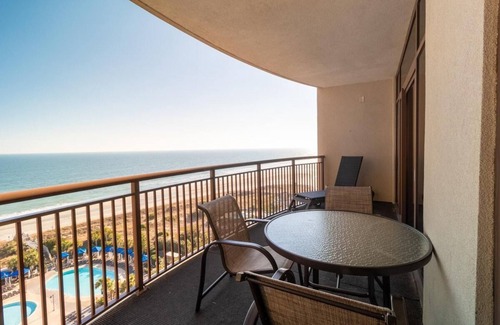 Windy Hill Condominio | Aqua Escape Oceanfront 2BR with King & Queen Beds
