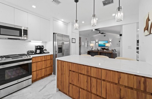 Hollywood Lakes Casa | Aqua Haven- Stylish Getaway With Pool and Jacuzzi