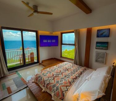 Dauis Apartamento | Aqua Horizon Beachside Condo I Signature Art Suites
