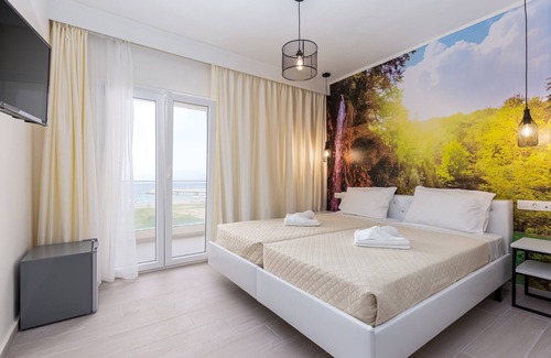 Roda Cama Y Desayuno | Aqua Luxury Suites Roda