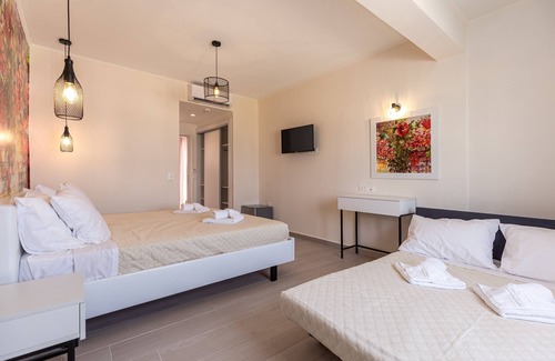 Roda Cama Y Desayuno | Aqua Luxury Suites Roda