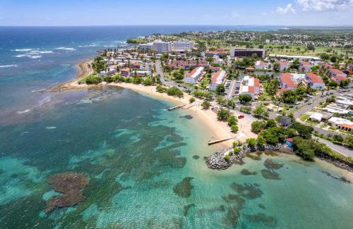 Dorado Pueblo Apartamento | AQUA Terrazas Studio 3 - Beachfront, Pool, Local Fun & Dining