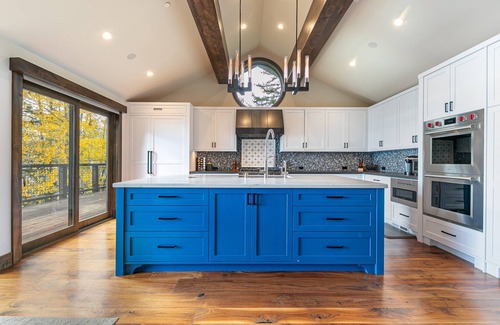 Lake Tahoe Casa | Aqua Vista Lakefront Estate by Tahoe Getaways - 6 BR in Carnelian Bay w Buoy, Pier & Game Room