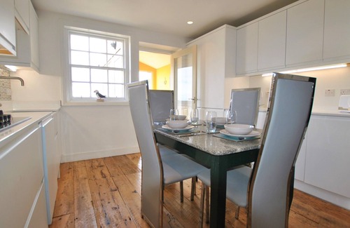 Cellardyke Cabaña | Aqua Vista- seafront cottage, Cellardyke