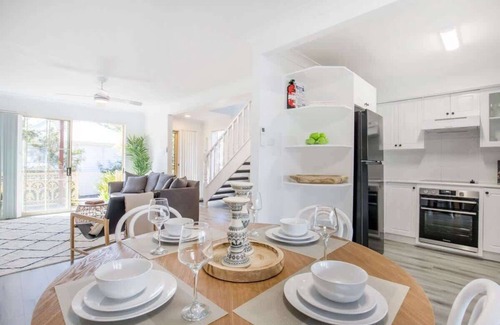Huskisson Casa | Aquamarine - modern & bright Huskisson townhouse