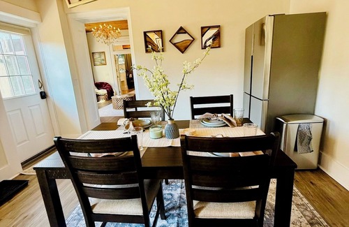 Madison Casa | Aquantis: Sleeps 6, Pets OK, Steps from Main St
