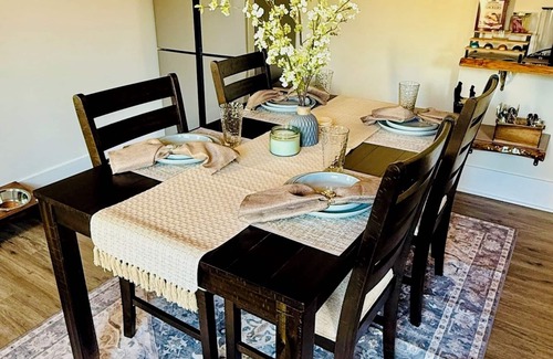 Madison Casa | Aquantis: Sleeps 6, Pets OK, Steps from Main St