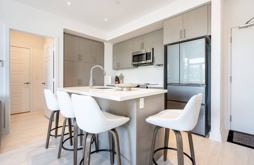 Innisfil Apartamento | Aquarius bldg @ Friday Harbour 1st fl 2 bdr/2 bath