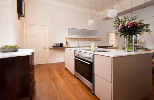 Richmond Otro | Aquarius Rising - a house that sleeps 12 guests in 6 bedrooms