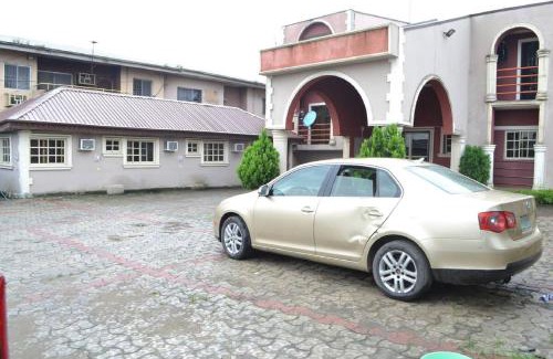 Surulere Cabina | Aquatic Suites Lounge -Classic Standard