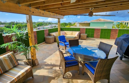 Las Carreras Apartamento | Aquatika Minimalist Penthouse /roof top/ Beach / Pools/ 20 mins to El Yunque