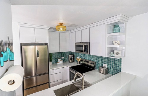 Bajura Condominio | AquaVista Beachfront 3BD 2BA w/Private Balcony Overlooking Pool with Ocean View