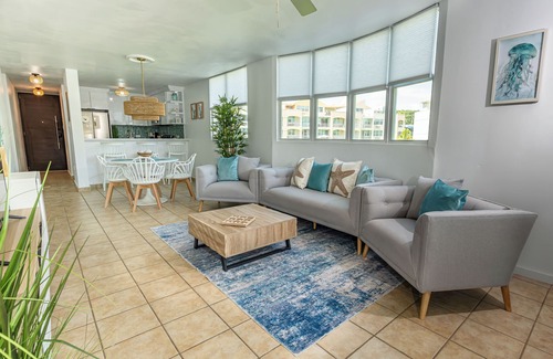 Bajura Condominio | AquaVista Beachfront 3BD 2BA w/Private Balcony Overlooking Pool with Ocean View