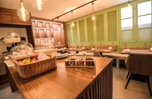 Victoria Hotel | Aqueduct Boutique B&B