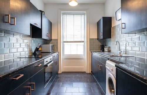 St. Helier Apartamento | Aquila House: 2 Bed Victorian Apartment
