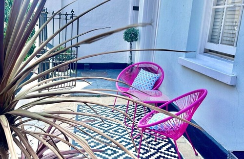 St. Helier Apartamento | Aquila House: 2 Bed Victorian Apartment
