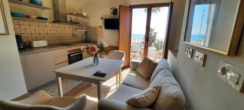 Centro histórico Apartamento | AR28-1, Coqueto apartamento en primera línea de playa