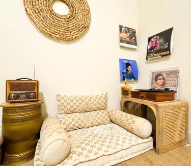 Nad Al Sheba Apartamento | Arabian-Inspired 1BR - Polo Residence Near Burj