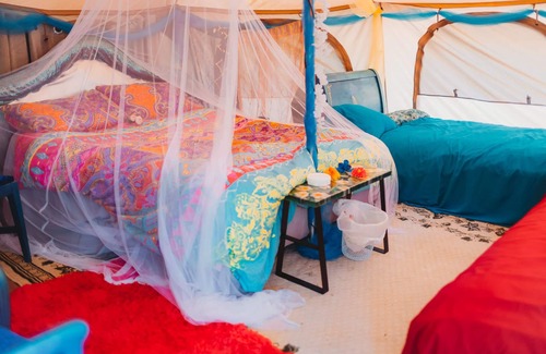 Austral Alquiler De RV | Arabian Nights - Riverfront Glamping Experience