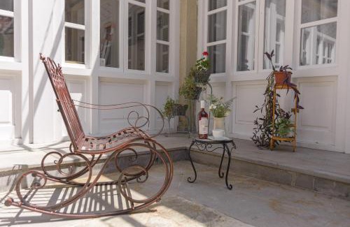 Sololaki Hotel | ARAKI Sololaki