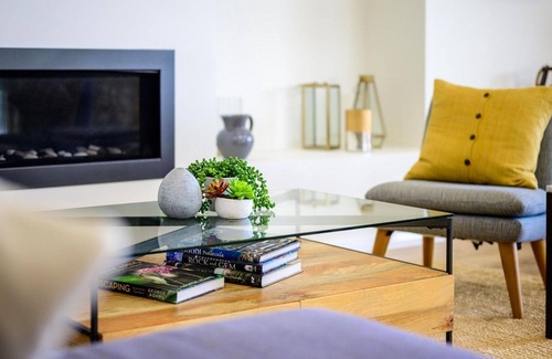 Pretty Beach Casa | Araluen House at Pretty Beach - Special Deal - This striking, architecturally designed home, with spectacular water views, is ideal for those seeking a bayside holiday escape with a feeling of sheer luxury.