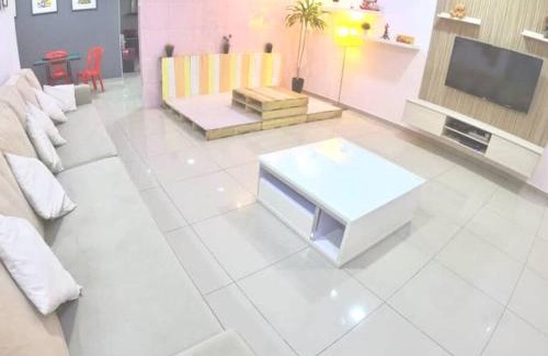 Kampung Ayer Meleleh Casa | Arang Homestay14pax 4room(BBQ)(Kbox)Near to Beach