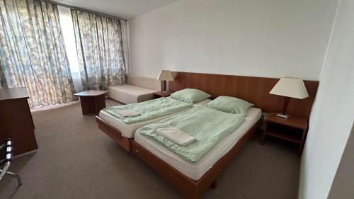 Siofok Aranypart Hotel | Aranypart Szálló-Közösségi Szálláshely