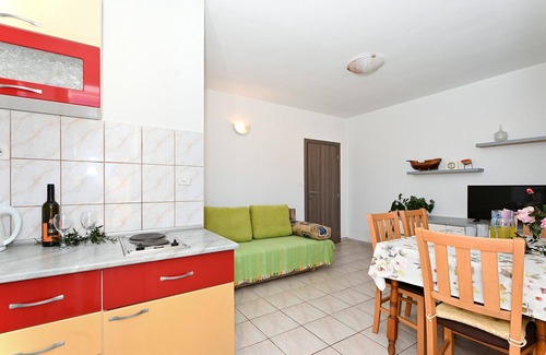 Arbanija Apartamento | ARBANIJA A1, apartamento económico de 1 dormitorio, a 80 m de la playa