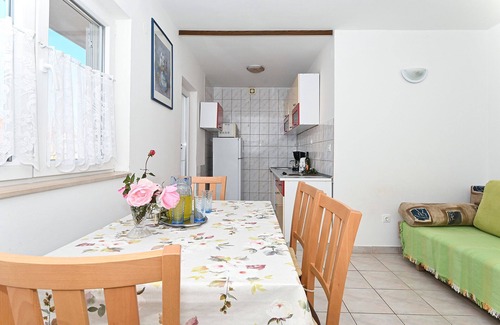 Arbanija Apartamento | ARBANIJA A1, apartamento económico de 1 dormitorio, a 80 m de la playa