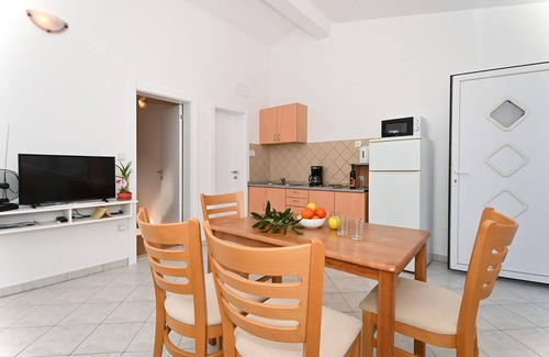 Arbanija Apartamento | ARBANIJA A2, apartamento económico de 1 dormitorio, a 80 m de la playa