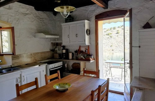 Hydra Casa | Arbeli House para vacaciones idílicas de sol y mar en la bahía de Mandraki, Hydra