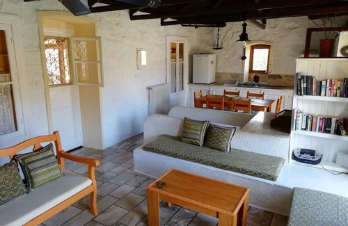 Hydra Casa | Arbeli House para vacaciones idílicas de sol y mar en la bahía de Mandraki, Hydra