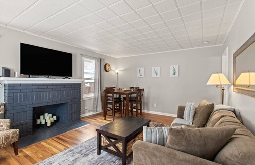 Northtown Casa | Arcade Game Rm-Pets! Fenced Backyard-3 Mi to Dwntwn & Gonzaga