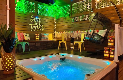 Bloomington Casa | Arcade House! Massive game room, hot tub, firepit, grill, games