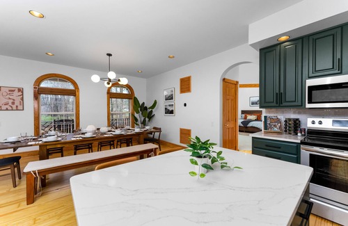Culpeper Casa | Arcade room ~ Hot Tub ~ Firepit ~ BBQ ~ King beds ~ Nearby Wineries/Breweries